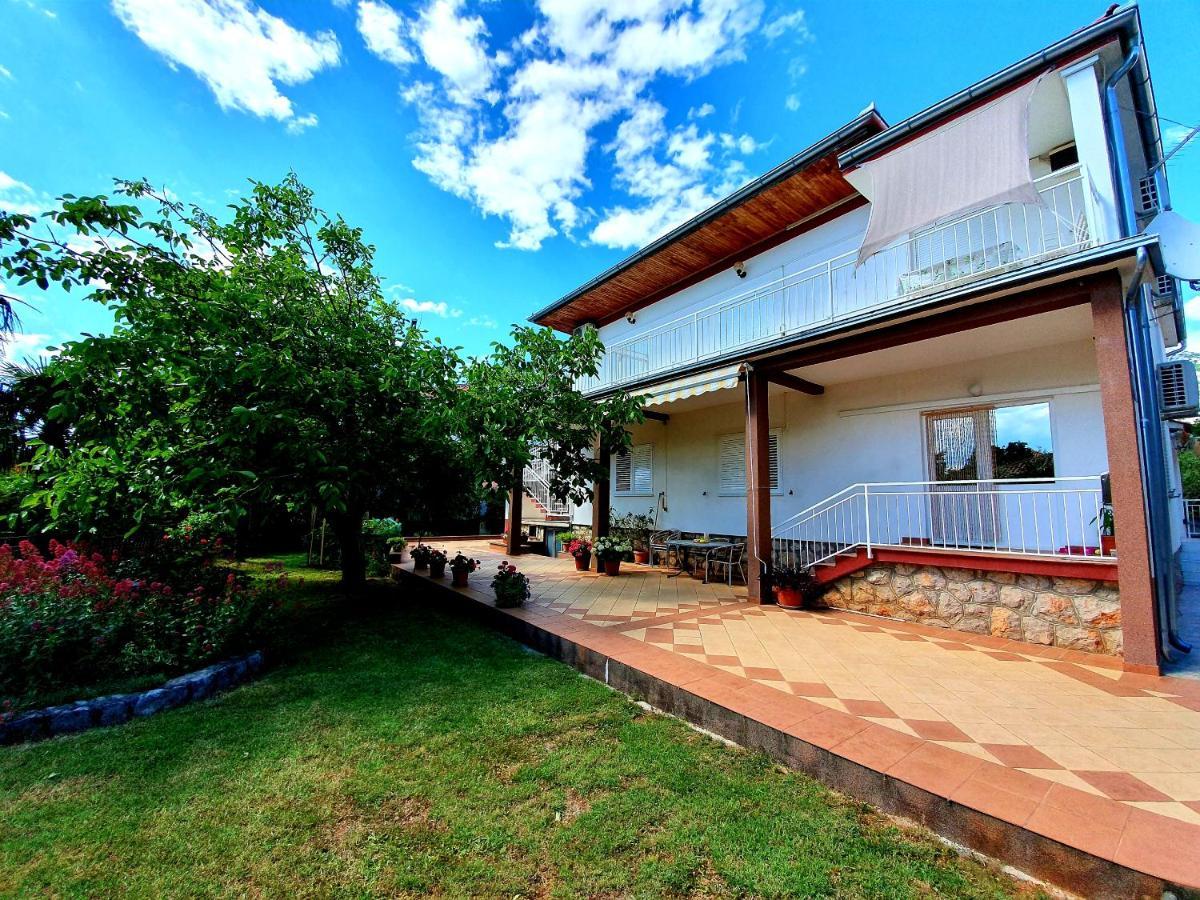 Apartamani Katarina Vl.Ilija Jusup Apartment Starigrad Paklenica Exterior photo