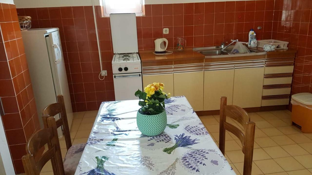 Apartamani Katarina Vl.Ilija Jusup Apartment Starigrad Paklenica Exterior photo